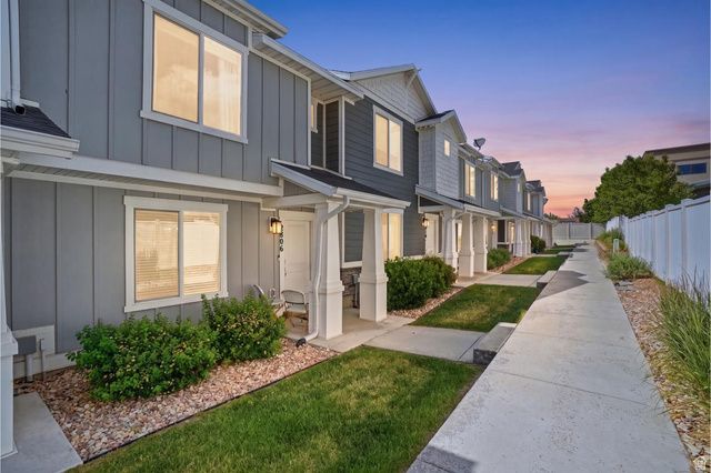 2806 N FIGHTING FALCON ST, Layton, UT 84040