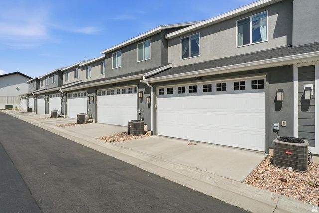 2806 N FIGHTING FALCON ST, Layton, UT 84040
