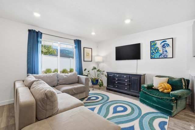 2806 N FIGHTING FALCON ST, Layton, UT 84040