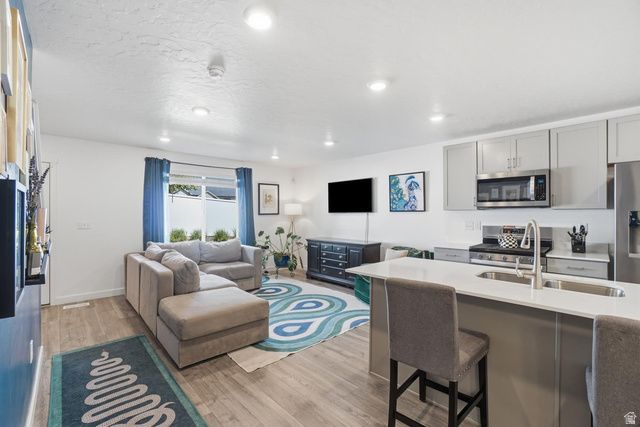 2806 N FIGHTING FALCON ST, Layton, UT 84040