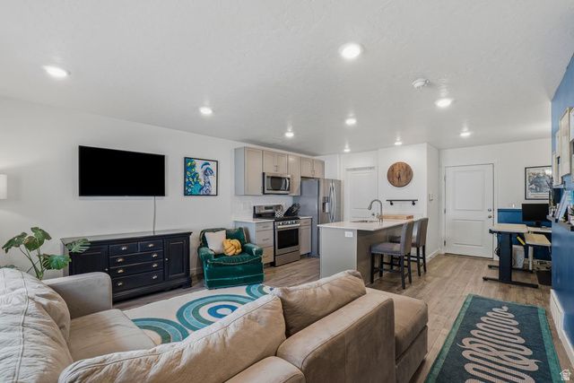 2806 N FIGHTING FALCON ST, Layton, UT 84040