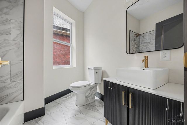 112 Valencia Street, Cincinnati, OH 45219