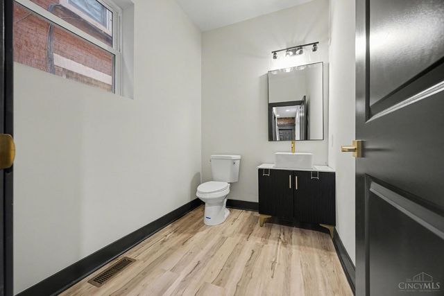 112 Valencia Street, Cincinnati, OH 45219