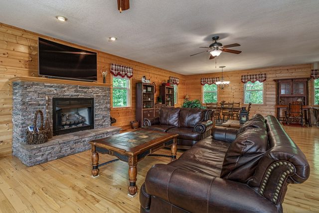 883 Village Road, Murphy, NC 28906