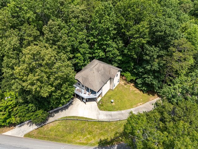 883 Village Road, Murphy, NC 28906