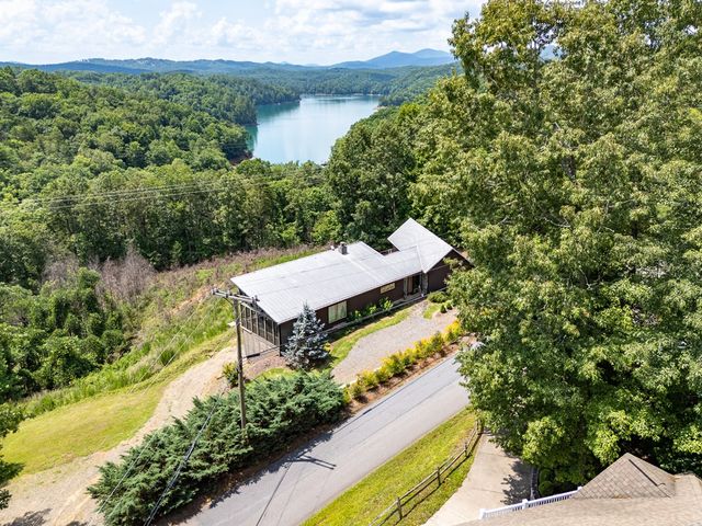 883 Village Road, Murphy, NC 28906