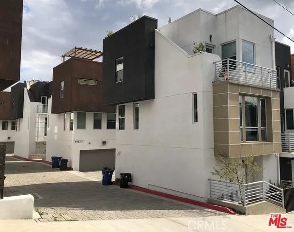 2207 Selig, Los Angeles, CA 90026