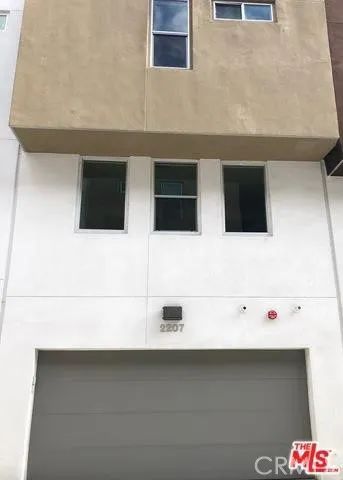 2207 Selig, Los Angeles, CA 90026