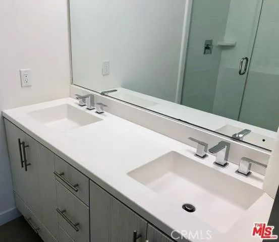 2207 Selig, Los Angeles, CA 90026