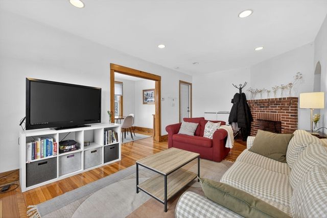 27 S Crescent Circuit, Boston, MA 02135
