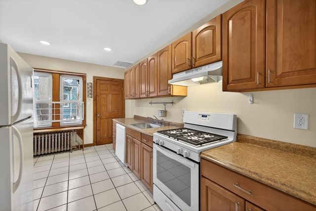 27 S Crescent Circuit, Boston, MA 02135