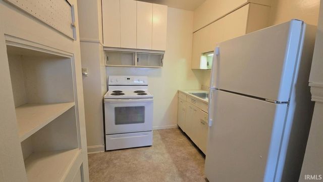 1216 S Boeke Road, Evansville, IN 47714