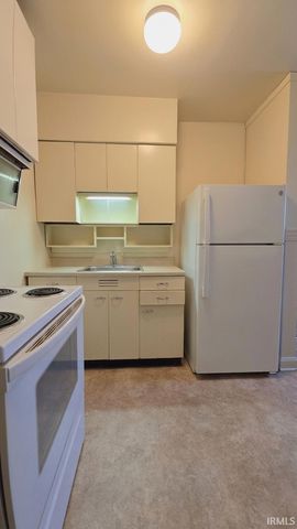 1216 S Boeke Road, Evansville, IN 47714