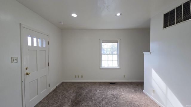 1216 S Boeke Road, Evansville, IN 47714