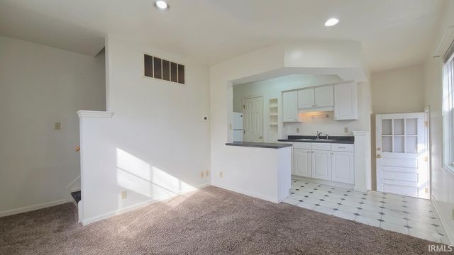 1216 S Boeke Road, Evansville, IN 47714