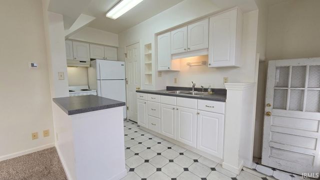 1216 S Boeke Road, Evansville, IN 47714