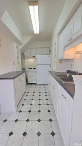 1216 S Boeke Road, Evansville, IN 47714