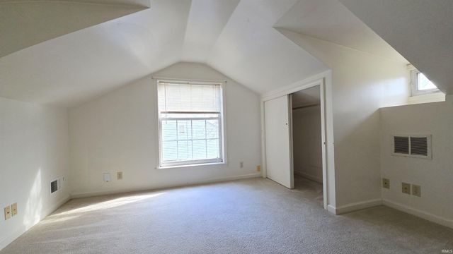 1216 S Boeke Road, Evansville, IN 47714