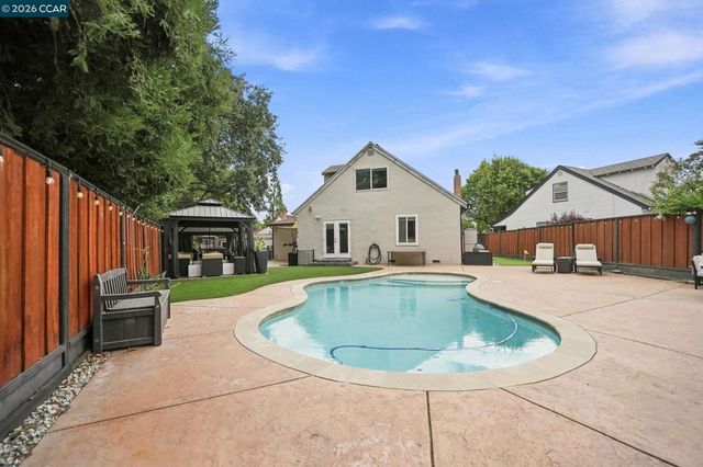 4074 Hamlet Ct, Concord, CA 94521