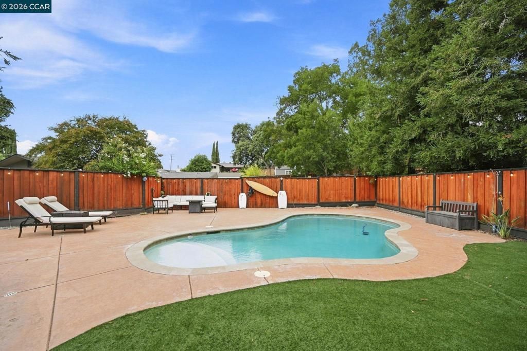 4074 Hamlet Ct, Concord, CA 94521