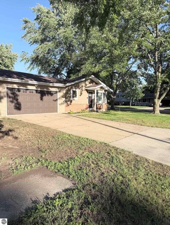 Image 22 of property listing at 302 W Grand Avenue, Mt Pleasant, MI 48858