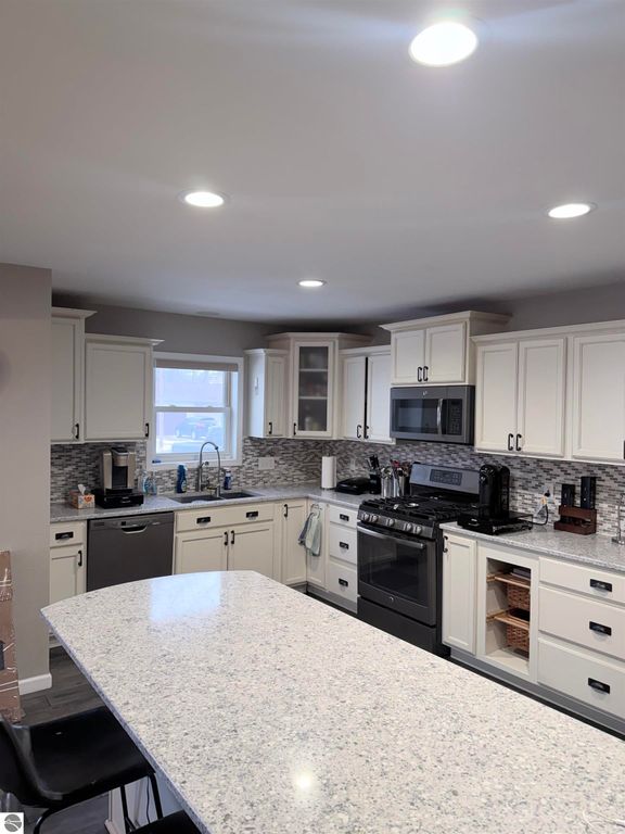 Image 4 of property listing at 302 W Grand Avenue, Mt Pleasant, MI 48858
