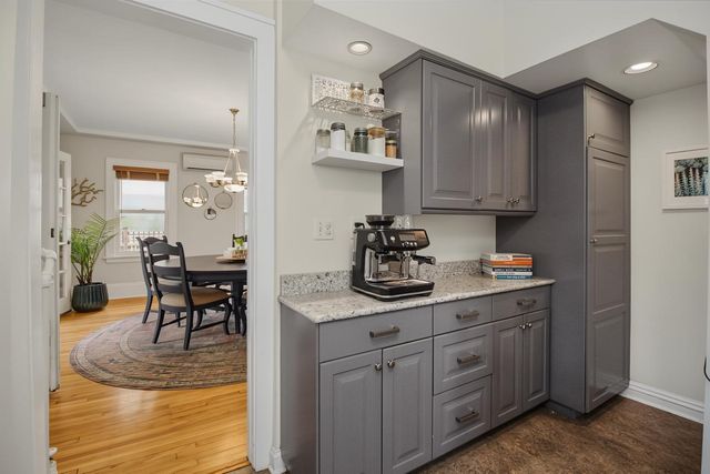 899 Osceola Avenue, Saint Paul, MN 55105