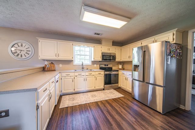 206 Lee Road 2083, Phenix City, AL 36870