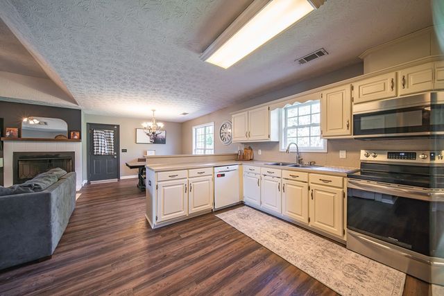 206 Lee Road 2083, Phenix City, AL 36870