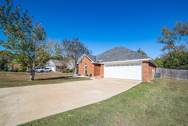 206 Lee Road 2083, Phenix City, AL 36870