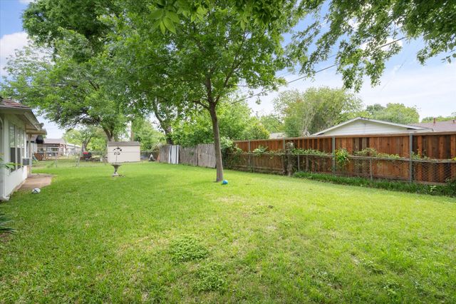 1715 Bradford Drive, Arlington, TX 76010