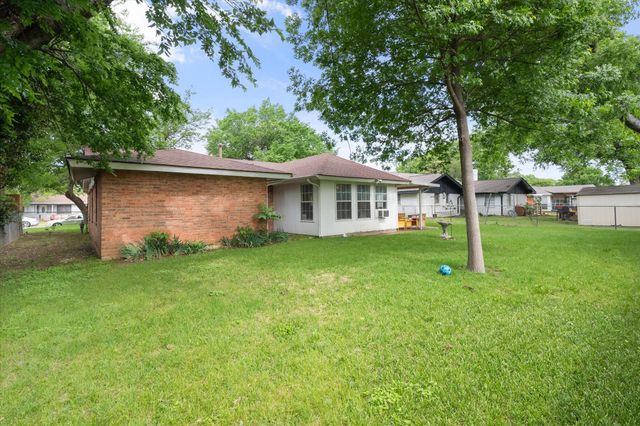 1715 Bradford Drive, Arlington, TX 76010