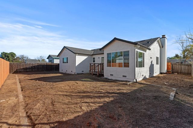 620 Almond Dr, Oakley, CA 94561