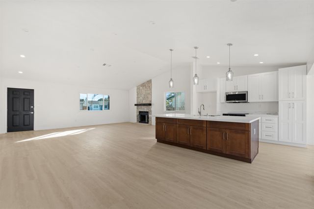 620 Almond Dr, Oakley, CA 94561