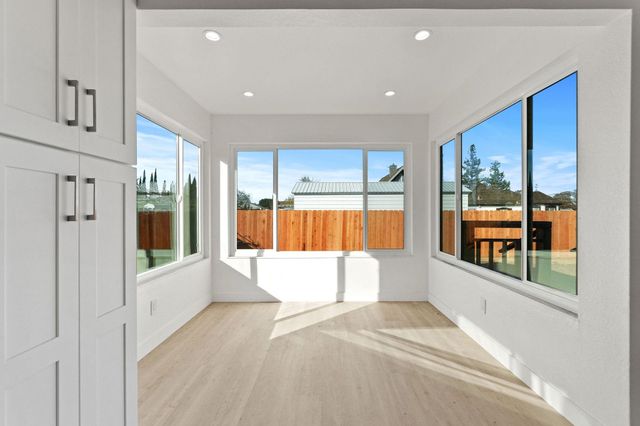 620 Almond Dr, Oakley, CA 94561