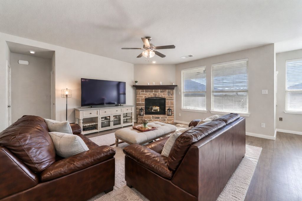 1561 Sugarberry Drive, Forney, TX 75126