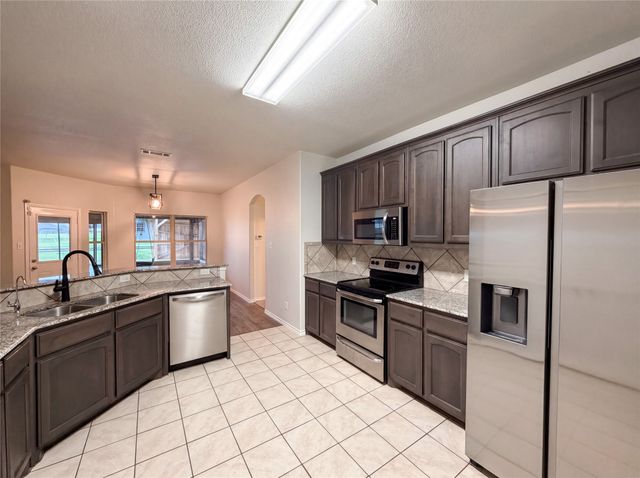 270 County Road 4213, Decatur, TX 76234