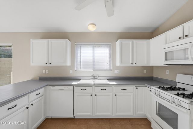 7821 S Kilbrennan Way, Tucson, AZ 85747