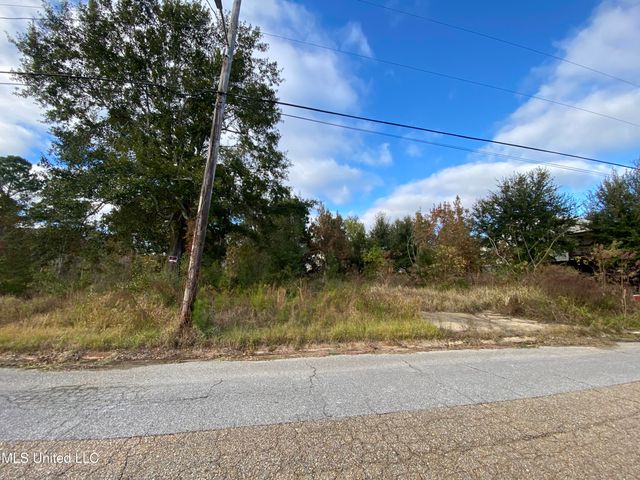 107 Hickory Street, Pass Christian, MS 39571