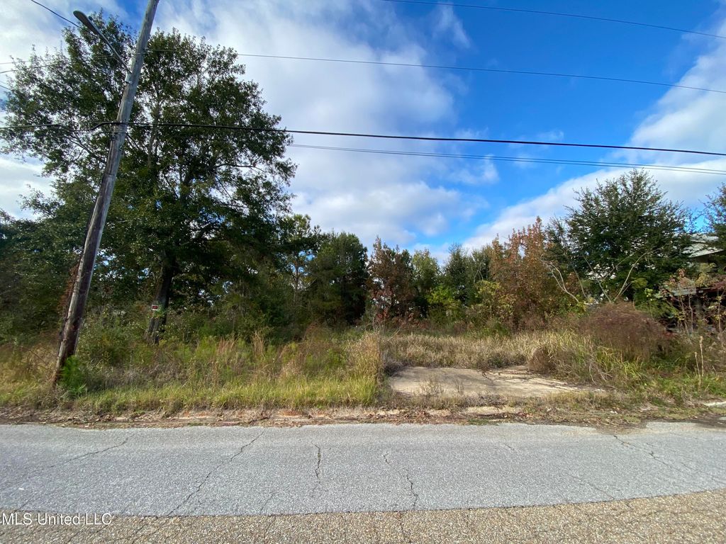 107 Hickory Street, Pass Christian, MS 39571