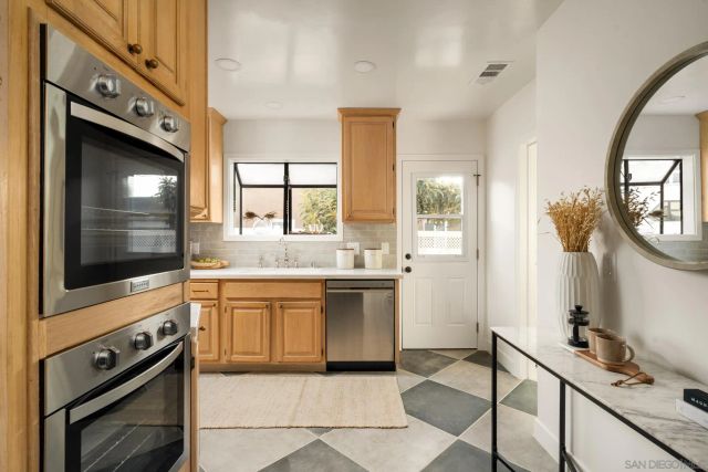 4993 February St, San Diego, CA 92110