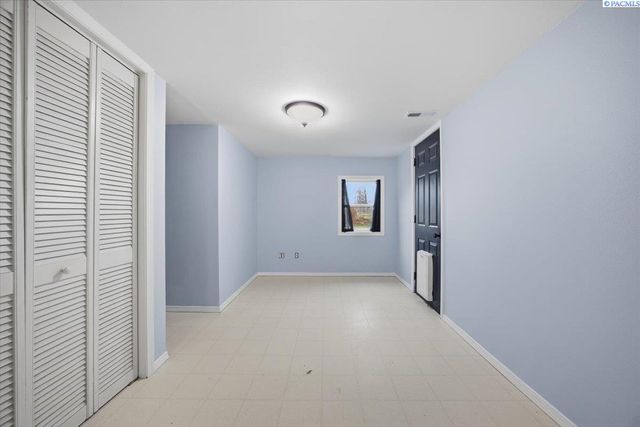 198604 E Bowles Rd, Kennewick, WA 99337