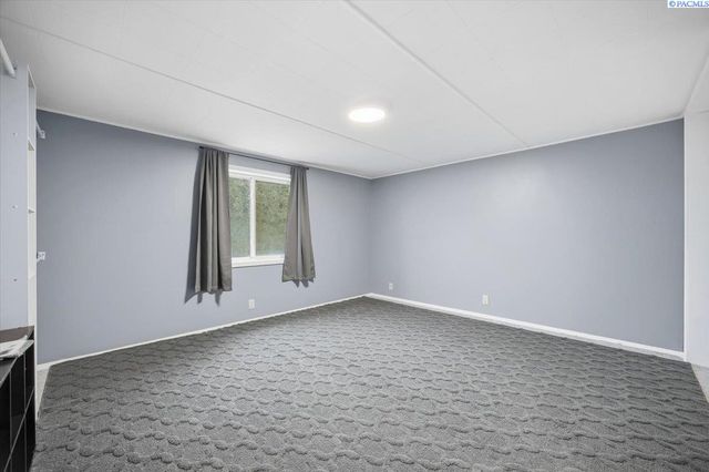 198604 E Bowles Rd, Kennewick, WA 99337