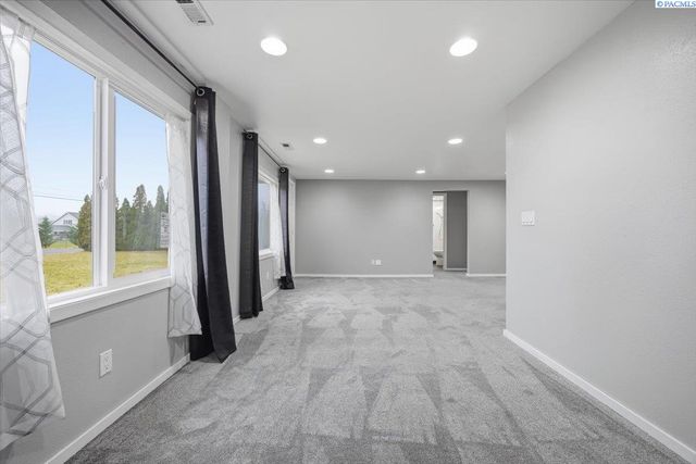 198604 E Bowles Rd, Kennewick, WA 99337