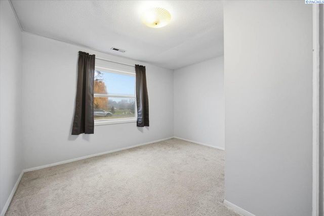 198604 E Bowles Rd, Kennewick, WA 99337