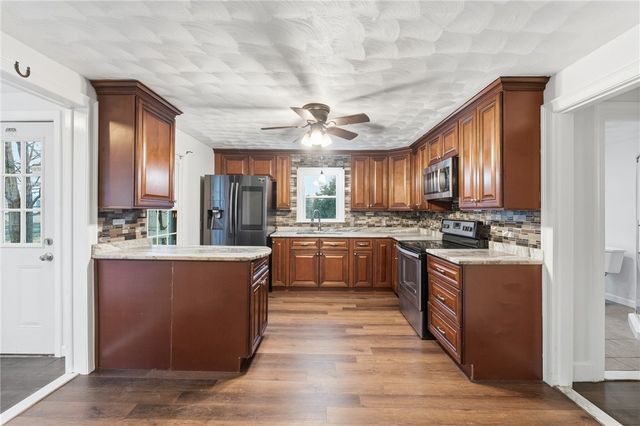 252 South Main Street, Coventry, RI 02816