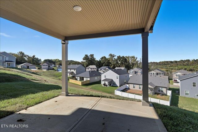 211 CLOVER MEADOW Lane, Maryville, TN 37801