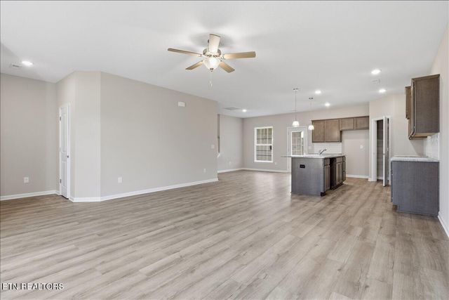 211 CLOVER MEADOW Lane, Maryville, TN 37801