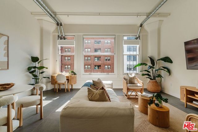 939 S Broadway 404, Los Angeles, CA 90015