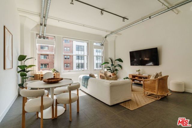 939 S Broadway 404, Los Angeles, CA 90015